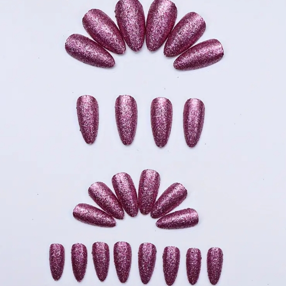 39) NWT Press-On Nails - Picture 1 of 4